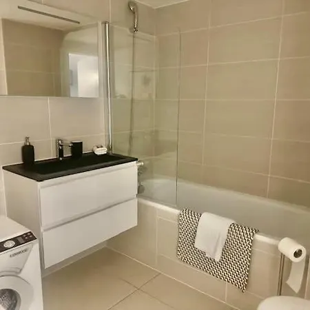 B035 Magnifique Neuf A Deux Pas Du Centre Apartament Cannes